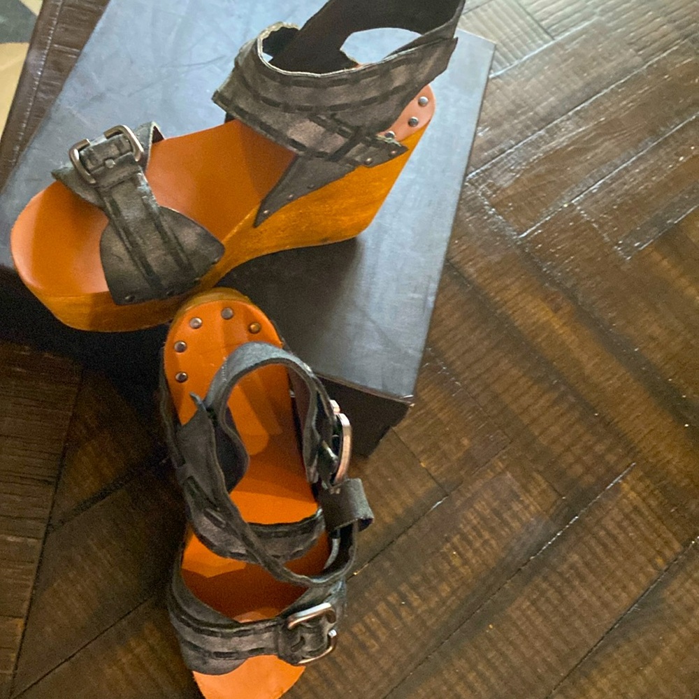 Joes platform Sandals